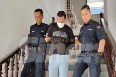 Tertuduh mengaku tidak bersalah atas dua pertuduhan.