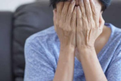 Seorang pesara wanita tidak lena tidur apabila wang simpanannya berjumlah RM750,000 lesap akibat diperdaya individu yang menyamar sebagai pegawai polis.