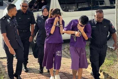 Suspek dan isterinya dibawa ke Mahkamah Bukit Mertajam pada pagi Selasa.