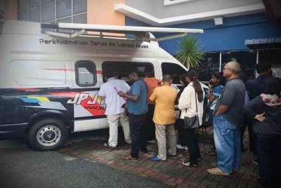 JPJ Selangor mengambil beberapa inisiatif termasuk menambah bilangan kaunter pembayaran saman serta membuka kaunter JPJ Mobile.
