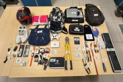 Pelbagai peralatan pecah masuk rumah dirampas daripada suspek. - Foto IPD Iskandar Puteri 