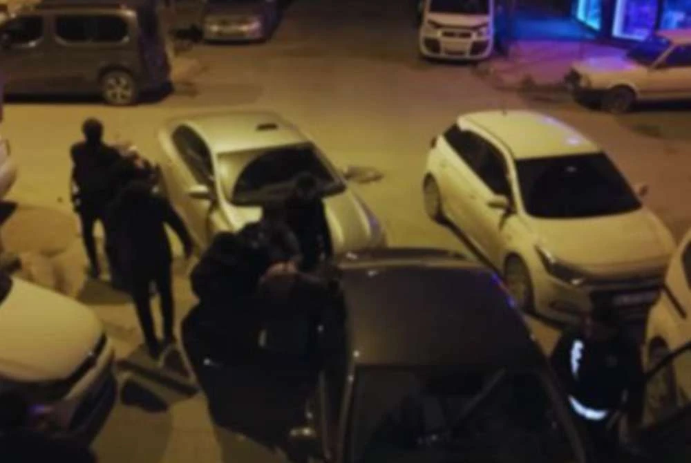 Pasukan polis Turkiye menjalankan operasi menahan anggota IS. - Agensi