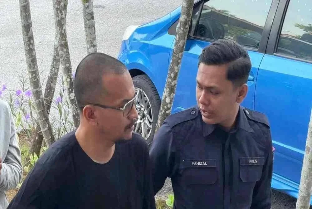 Tertuduh dikenakan denda RM2,000 selepas mengaku bersalah terhadap pertuduhan menimbulkan provokasi dengan mengacukan kayu hoki terhadap seorang pemandu lelaki, minggu lalu.