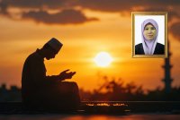 PENTING untuk muhasabah diri dan berazam untuk perbaiki diri ke arah lebih baik pada tahun hadapan. Foto Canva/Gambar kecil: DR MONICA@MUNIRAH