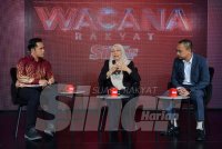 Shamrahayu (tengah) sebagai panelis dalam Wacana Sinar bertajuk Kemelut Politik Perlis dan Hidup-Mati PN di Studio F Karangkraf pada Rabu. Foto Sinar Harian/Mohd Halim Abdul Wahid