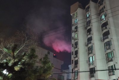 Kebakaran sebuah unit di tingkat 7 memgorbankan warga emas yang menghidap 'hoarding disorder' di Korea Selatan. Foto: Agensi