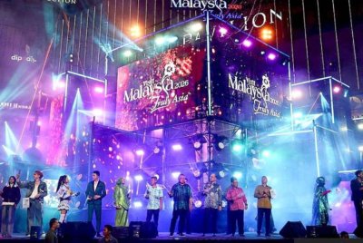 Perdana Menteri Datuk Seri Anwar Ibrahim hadir penganjuran Visit Malaysia 2026 Countdown Festival di Pavilion Kuala Lumpur. Turut hadir Menteri Pelancongan, Seni dan Budaya Datuk Seri Tiong King Sing.