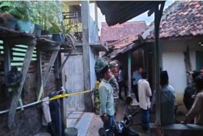 Lokasi kediaman mangsa yang mati ditikam oleh suspek. Sumber foto: Detiknews.com