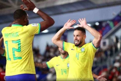 Marlon Araujo (kanan) dikaitkan dengan skuad futsal Selangor FC. Foto: FIFA