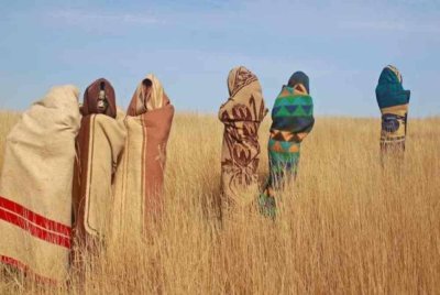 Amalan bersunat itu diamalkan komuniti Xhosa, Ndebele, Sotho dan Venda. - Foto Agensi