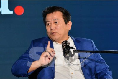 Tun Faisal ketika menjadi tetamu program Interviu di Studio F Sinar Harian di Kompleks Karangkraf pada Oktober lalu. Foto SINAR HARIAN/ ASRIL ASWANDI SHUKOR.