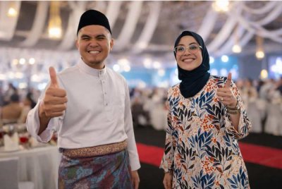 Nurulhidayah memuat naik gambar pertemuan dengan Dr Muhamad Akmal di majlis resepsi anak Ketua Menteri Melaka pada Khamis. Foto Facebook Nurulhidayah Ahmad Zahid Official