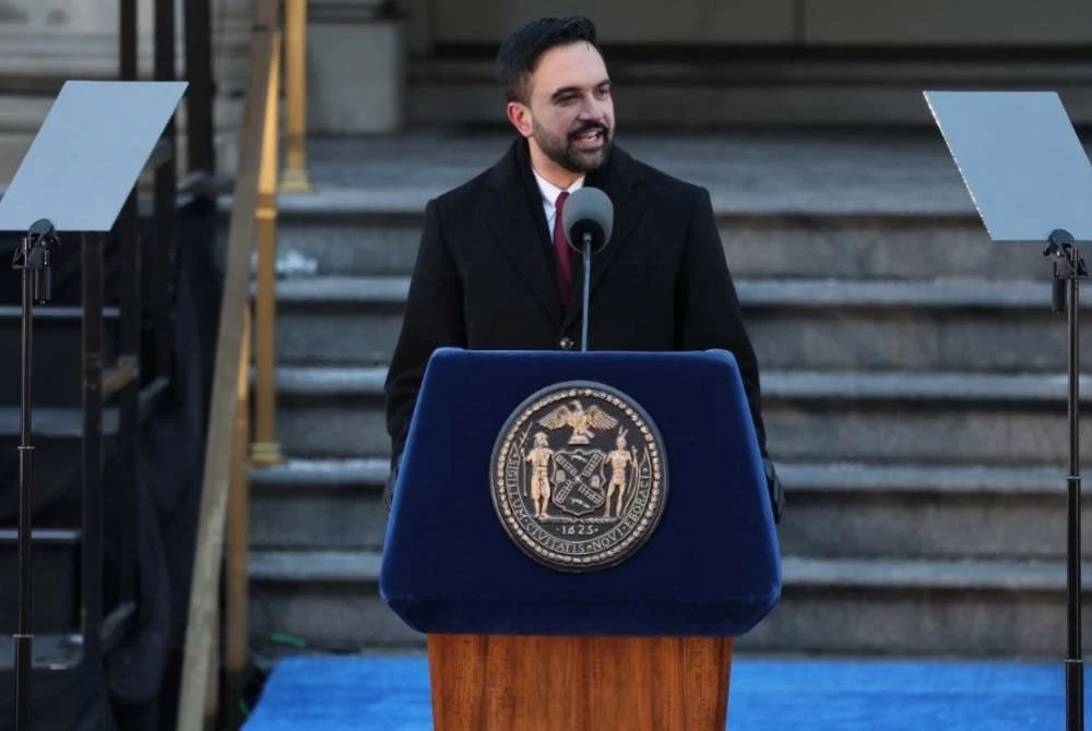 Mamdani berucap pada majlis pengangkat sumpahnya di tangga City Hall. - Foto: ABC News