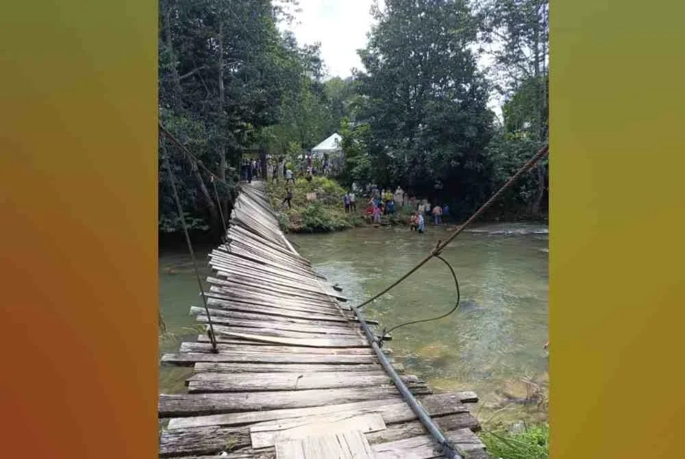 Hasil pemeriksaan yang dilakukan mendapati tali pengikat titi gantung di dalam simen sudah uzur dan perlu diganti baharu.