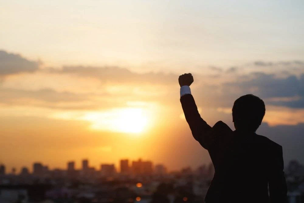 TERUSLAH berusaha mengejar kejayaan mengikut panduan yang telah disediakan Islam. Foto Canva