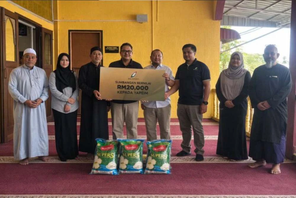 BERNAS menyalurkan sumbangan bernilai RM20,000 kepada YAPEIM bagi membaik pulih kerosakan infrastruktur Masjid At-Taqwa, Cherang Ruku, Kelantan.