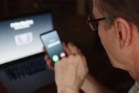 Mangsa mula menyedari dirinya ditipu apabila tidak lagi menerima sebarang pulangan seperti dijanjikan. - Gambar hiasan 