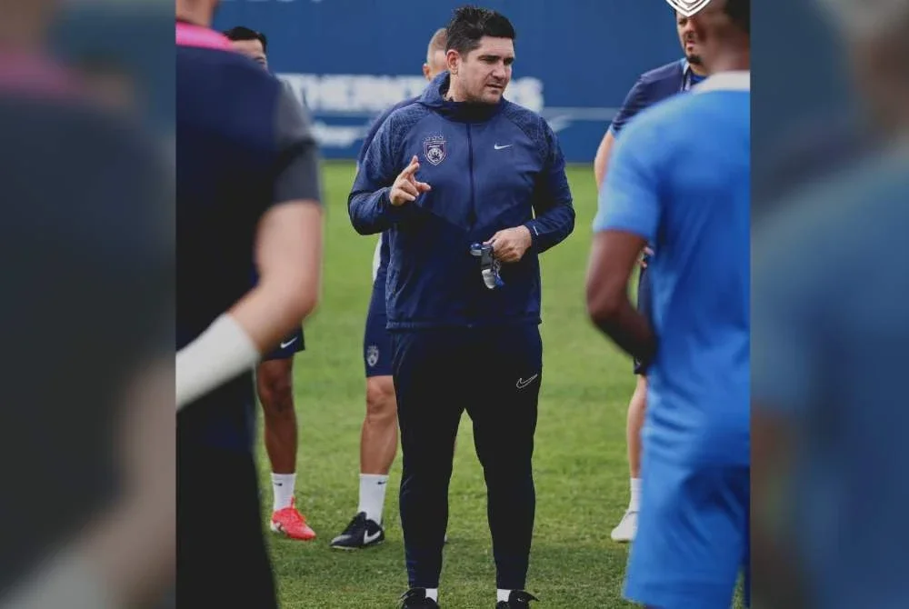 Munoz mengingatkan pemain agar tidak memadang ringan aksi berdepan Selangor FC. Foto: Johor Southern Tigers