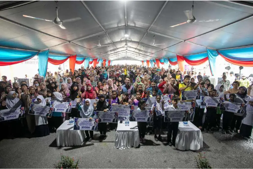 Seramai 500 pelajar terpilih menerima Sumbangan Kasih Madani, Kembali ke Sekolah Parlimen Padang Rengas 2026 melibatkan peruntukan keseluruhan RM50,000.