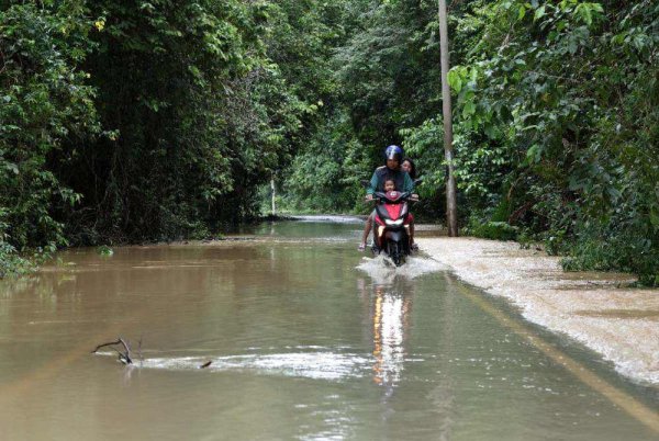 Setakat pagi ini, tiada amaran ribut petir dikeluarkan Jabatan Meteorologi Malaysia namun, daerah Segamat dilaporkan hujan manakala Johor Bahru dan Mersing mendung. Foto: Bernama