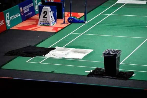 Tahun lalu bumbung Axiata Arena bocor akibat hujan lebat pada hari pertama kejohanan Badminton Terbuka Malaysia menyebabkan beberapa perlawanan terpaksa ditangguh. Foto Bernama