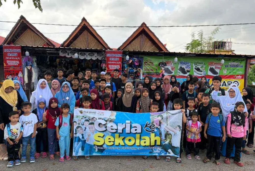 Gelagat 20 sukarelawan berpakaian lengkap seragam sekolah mencuit hati sekali gus menceriakan suasana apabila mereka bersama-sama meraikan 60 anak-anak asnaf menerusi Program Ceria Ke Sekolah anjuran badan bukan kerajaan (NGO) Thirdforce Rantau Panjang di bawah Yayasan Raja Shamri (YRS) pada Sabtu.