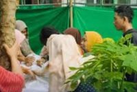 Rakaman kepulangan individu itu turut menjadi tular di media sosial.