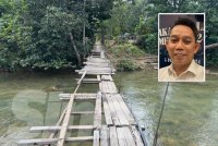 Kerja baik pulih jambatan gantung yang runtuh di Kampung Chatel Damai, Lata Rek di Kuala Krai akan bermula hujung Januari ini. Gambar kecil: Jasri 