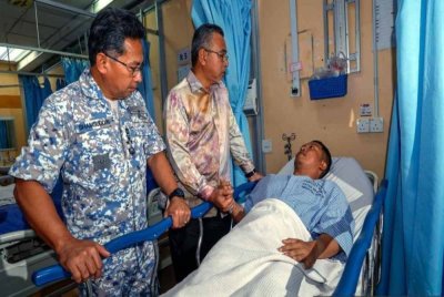 Leftenan Komander Afiq Muzani Abdul Aziz sebelum itu dipindahkan dari Unit Rawatan Rapi (ICU) ke wad biasa pada Jumaat lepas.
