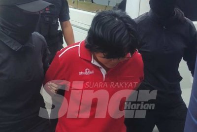 Seorang wanita didakwa atas tiga pertuduhan termasuk meludah, mengeluarkan kata-kata mengaibkan serta menghina agama Islam terhadap seorang anggota polis, bulan lalu.