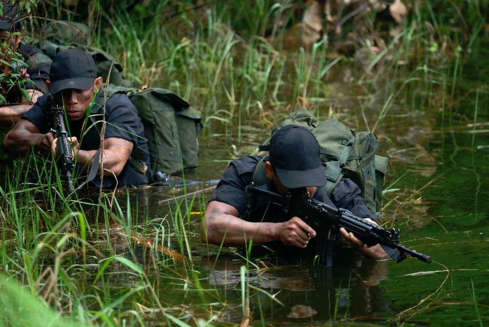 Timur turut menyelitkan unsur ketenteraan.