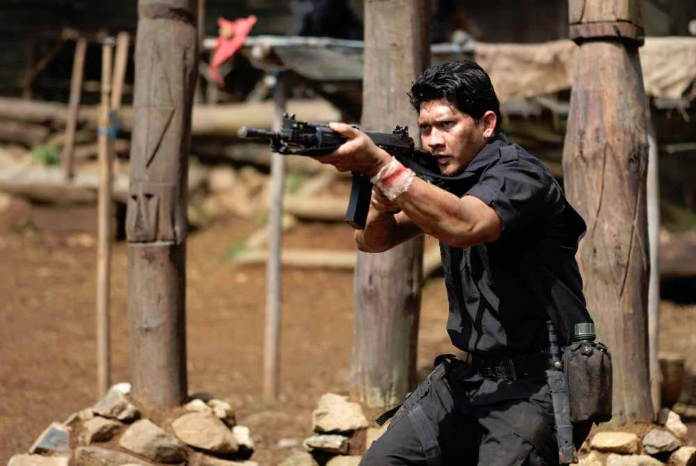 Selain bertindak sebagai pengarah, Iko Uwais turut menjadi antara teraju utama Timur.