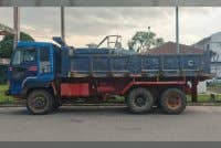 Lori pasir yang disita polis.