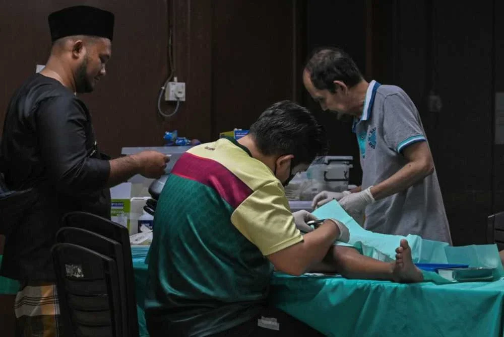 Perbincangan mengenai mana lebih sakit, bersunat atau pun bersalin bertukar jadi pertandingan siapa paling menderita - Gambar fail Bernama