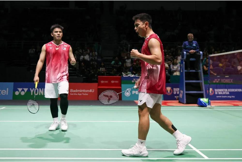 Sze Fei-Nur Izzuddin mara ke Pusingan Kedua Terbuka Malaysia Super 1000 selepas mengatasi Lundgaard-Vestergaard di Stadium Axiata Arena pada Selasa. Foto: Bernama
