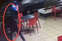 Tangkap layar rakaman video tular memaparkan seorang lelaki bertopi keledar melepaskan tembakan ke arah seorang individu di sebuah restoran makanan segera di Banting pada Ahad.