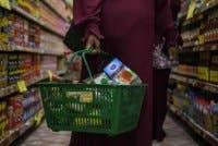 Isu kos sara hidup terus menjadi tekanan buat rakyat apabila 42 peratus responden menyatakan kebimbangan terhadap peningkatan perbelanjaan harian. Gambar hiasan. 