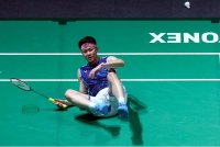 Zii Jia terjatuh ketika menentang Shetty pada pusingan pertama Terbuka Malaysia 2026 Super 1000 di Stadium Axiata Arena pada Selasa. Foto: Bernama