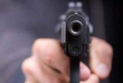 Isu pemilikan senjata api haram sering dikaitkan dengan penyeludupan rentas sempadan, pasaran gelap serta pengaruh jenayah terancang. Gambar hiasan.