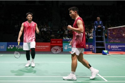 Sze Fei-Nur Izzuddin mara ke Pusingan Kedua Terbuka Malaysia Super 1000 selepas mengatasi Lundgaard-Vestergaard di Stadium Axiata Arena pada Selasa. Foto: Bernama