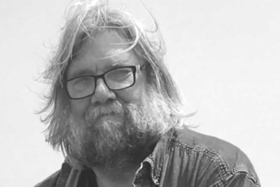 Penulis biografi terkenal yang berpangkalan di Wisconsin, Michael Schumacher, dilaporkan meninggal dunia.