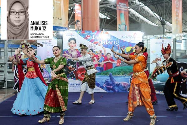 Persembahan tarian daripada kumpulan kebudayaan DBKL sempena Tahun Melawat Malaysia 2026 di Balai Ketibaan ETS, KL Sentral pada 1 Januari lalu. Foto Bernama