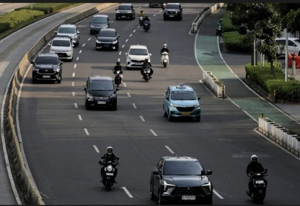 Peraturan ganjil genap dikuatkuasakan hanya pada hari bekerja iaitu Isnin hingga Jumaat 