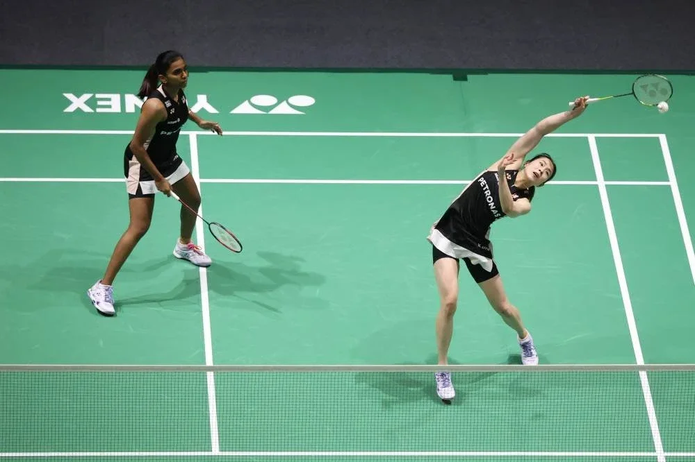 KUALA LUMPUR, 7 Jan -- Pemain beregu wanita negara Pearly Tan dan M. Thinaah menentang beregu wanita India Rutaparna Panda dan Swetaparna Panda pada Kejohanan Badminton Terbuka Malaysia 2026 di Stadium Axiata Arena hari ini.
--fotoBERNAMA (2026) HAK CIPTA TERPELIHARA