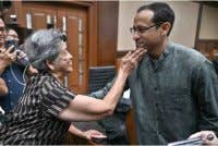 Nadiem mendapat sokongan daripada ibunya semasa menjalani perbicaraan di mahkamah di Jakarta pada Isnin.