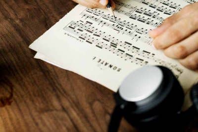 Penggiat seni diingatkan tidak merosakkan warisan seni budaya kita yang penuh dengan kesantunan - Gambar hiasan