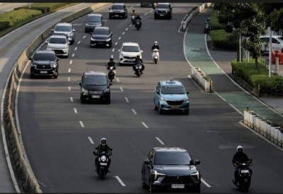 Peraturan ganjil genap dikuatkuasakan hanya pada hari bekerja iaitu Isnin hingga Jumaat 