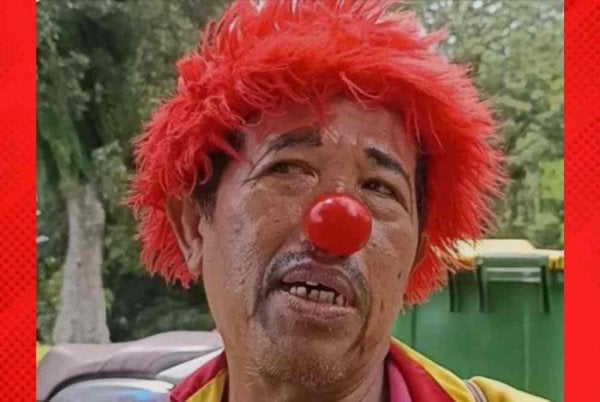 Fakih yang memakai nama Mr. Brekele kini menampung kehidupan seharian dengan menjadi badut.