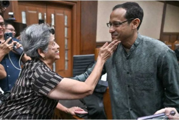 Nadiem mendapat sokongan daripada ibunya semasa menjalani perbicaraan di mahkamah di Jakarta pada Isnin.