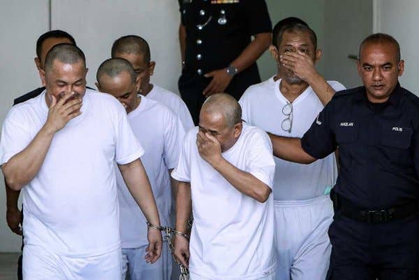 Mahkamah Tinggi Kangar hari ini menjatuhkan hukuman penjara lima tahun terhadap empat lelaki warga Thailand selepas mereka mengaku bersalah atas pertuduhan pilihan melindungi seorang migran lelaki warga Myanmar yang diseludup, manakala seorang lagi warga Thailand, Amree Nesalaeh, 60, turut dijatuhi hukuman sama yang berkuat kuasa dari tarikh tangkapannya pada 22 Jun 2023 selepas mengaku bersalah melindungi seorang migran lain. - Foto: Bernama